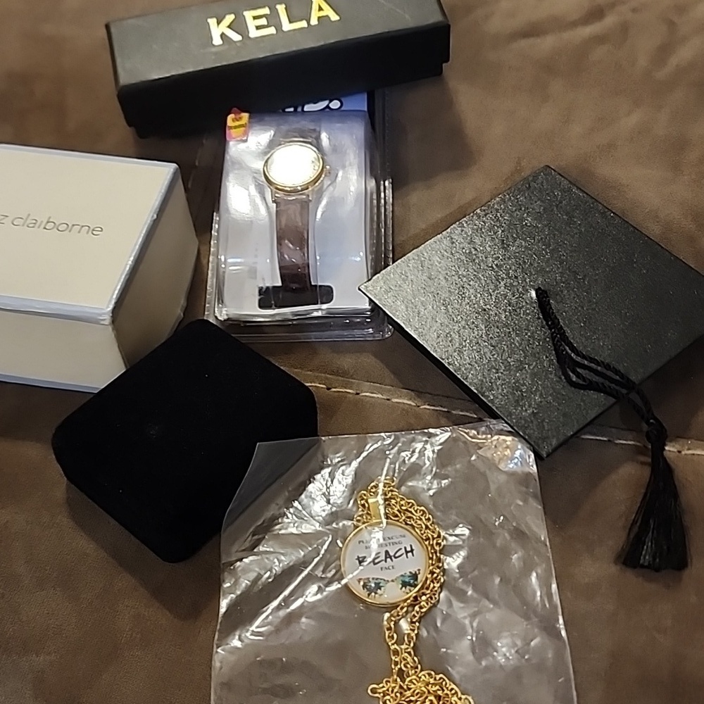 Bundle- Jewelery Inc Liz Claiborne Stunning Broach, Resting Beach Face & More - Picture 10 of 10